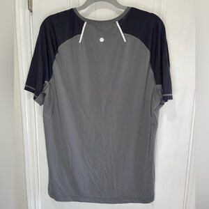 Lululemon Athletica Men's Gray and Navy Blue Short Sleeve Athletic Shirt